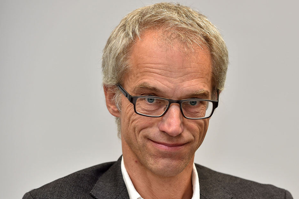 Der Familienvater und Amtsleiter Falk Schmidtgen († 54) hatte keine Chance. Er starb noch an der Unfallstelle