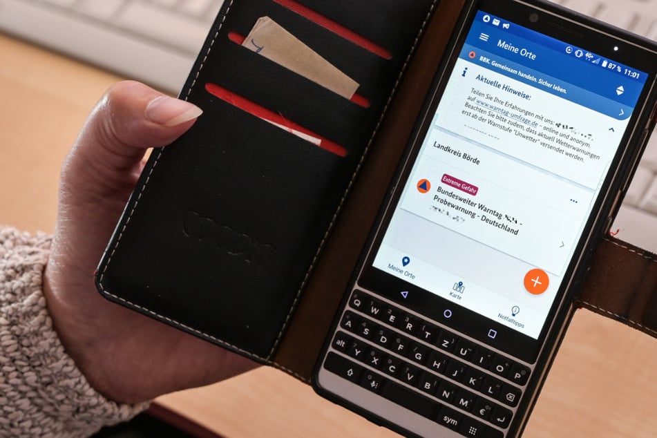 Entweder über Cell Broadcast und über eine Warnapp wird der Alarm auf dem jeweiligen Smartphone ausgelöst. (Archivbild)
