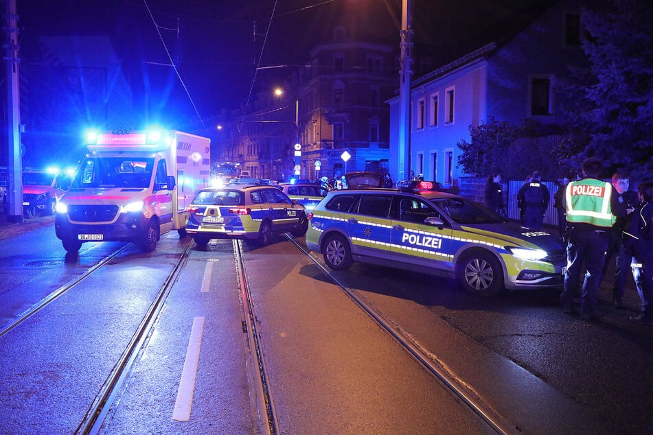 Einsatzkräfte von Polizei und Rettungsdienst waren vor Ort.