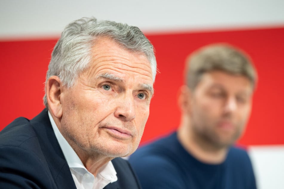 VfB-Präsident Wolfgang Dietrich (70, links im Bild) und Sportvorstand Thomas Hitzlsperger (37). Hitzlsperger wird bei der Mitgliederversammlung ein Plädoyer abgeben, mit Dietrich weiterzumachen.