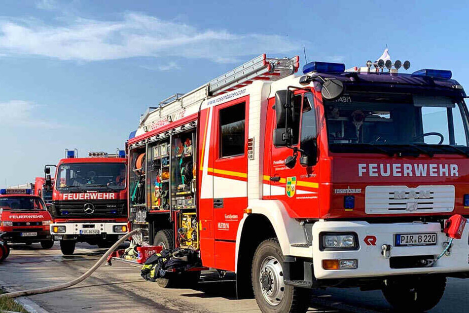 Mehrere Feuerwehrautos eilten zum Brandort.