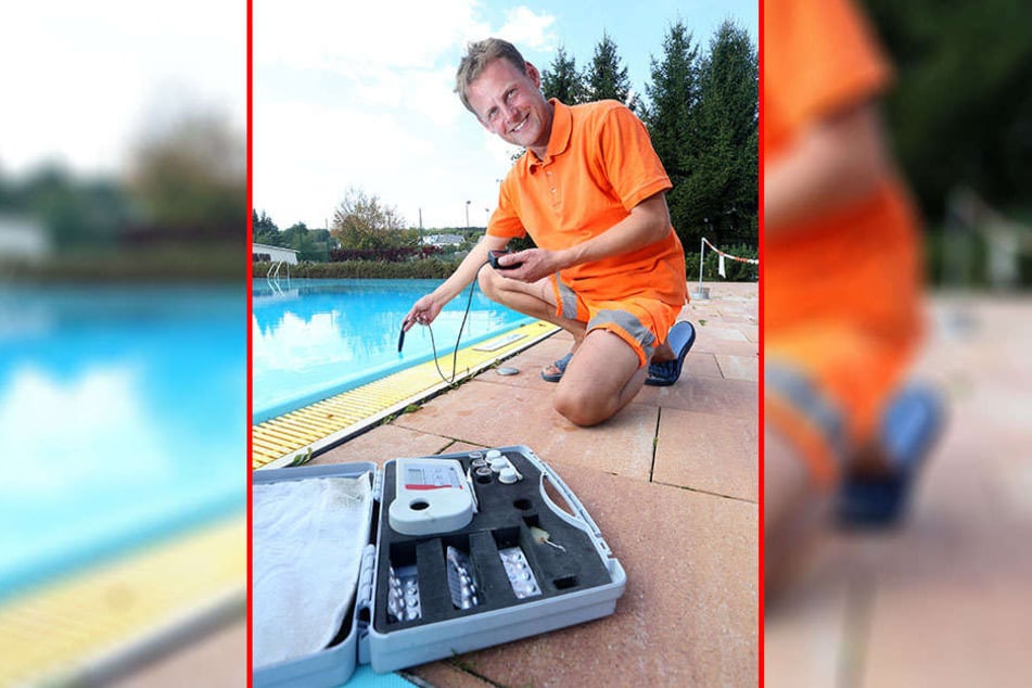 Das Freibad in Gornau hat wegen des guten Wetters noch bis Sonntag geöffnet. Schwimmmeister Jens Beyer (40) misst Temperatur und Wasserqualität.