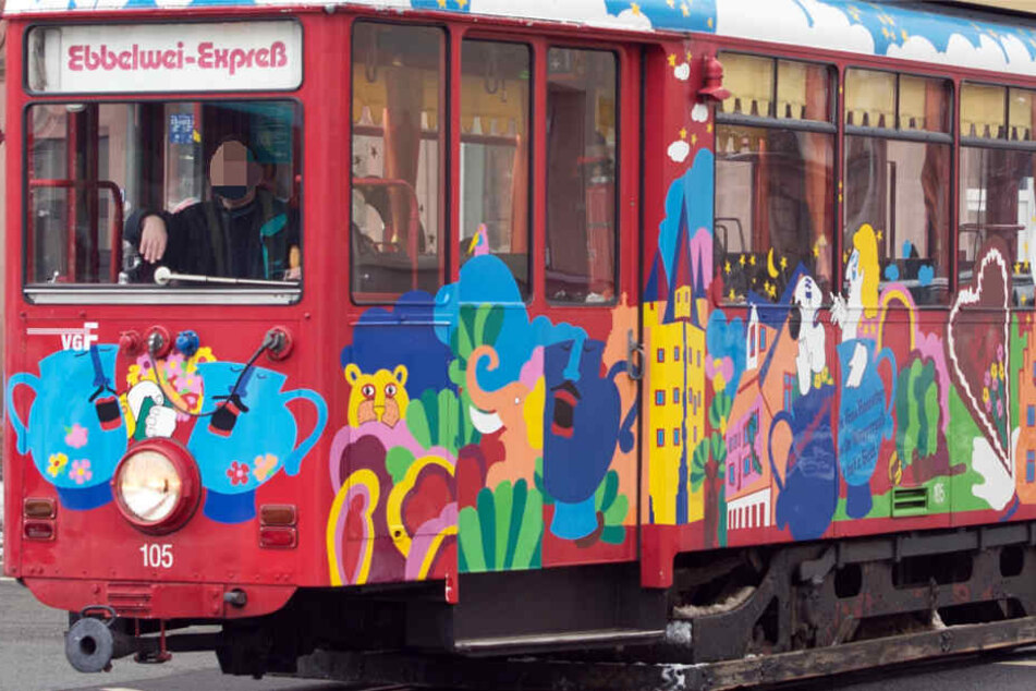 Unverwechselbar: Der Ebbelwei-Express gehört fest zum Frankfurter Stadtbild.