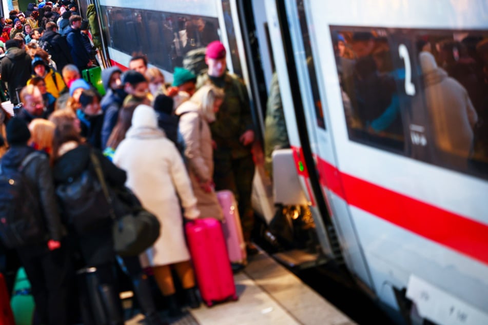 Deutsche Bahn: Sind überfüllte Züge und Verspätungen "Teil des Plans"?