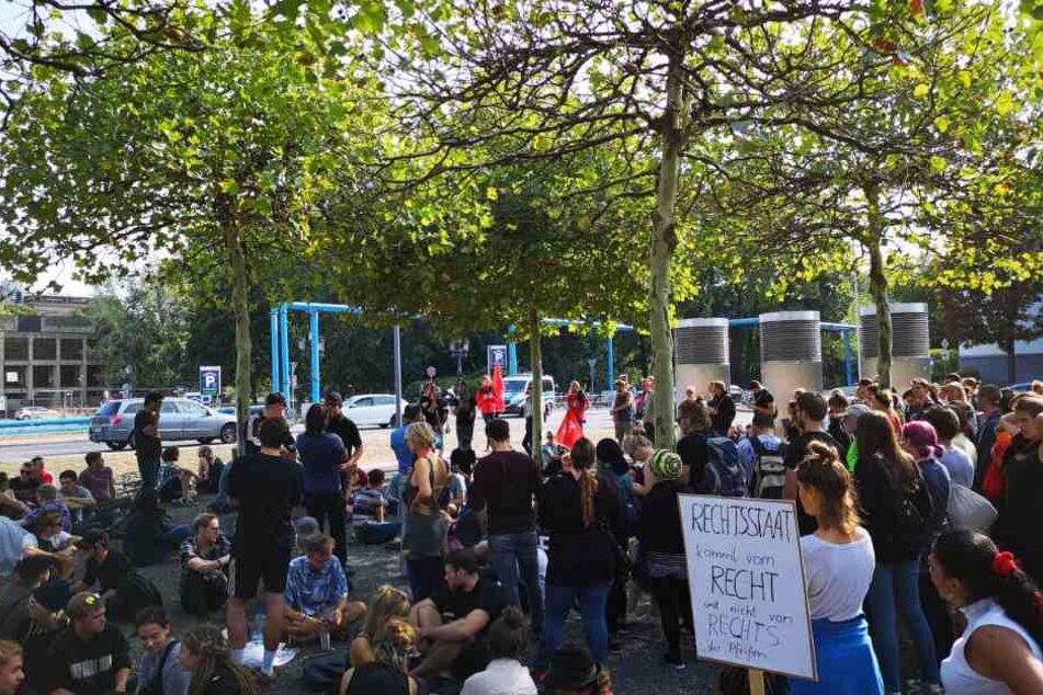 Aktuell sind mindestens dreimal mehr linke Teilnehmer als rechte bei den Demonstrationen in Dresden.
