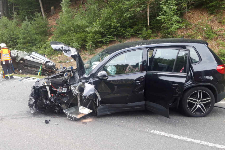 Bei einem schweren Verkehrsunfall in Bayern ist ein Mensch ums Leben gekommen.