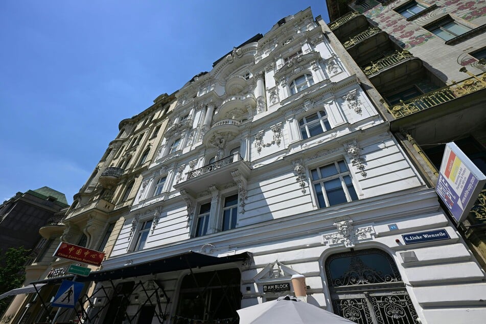 Blick auf das Wohnhaus an der Linken Wienzeile in Wien-Mariahilf.