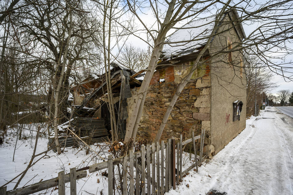 Der mittlere Teil des alten Gebäudes ist vor wenigen Wochen eingestürzt.