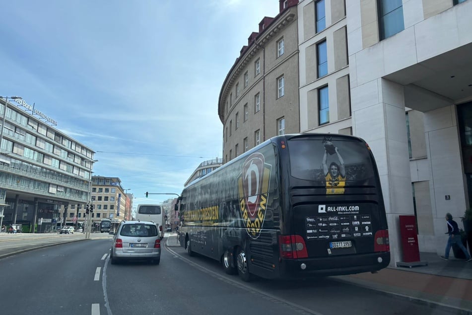 Alle einsteigen! Der Mannschaftsbus ist startklar.