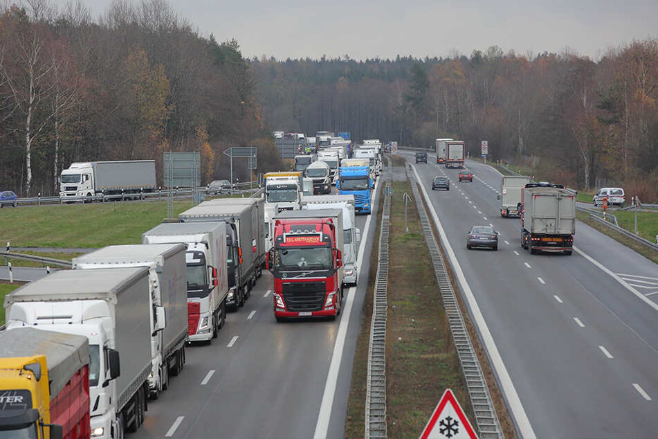 Stau auf der A 4 bei Pulsnitz: Sachsen bereitet einen weiteren Antrag für den Ausbau vor.