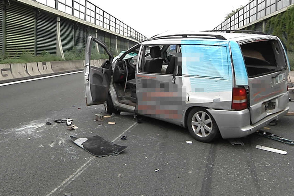 Der Kleintransporter hatte sich überschlagen, der Fahrer war betrunken.