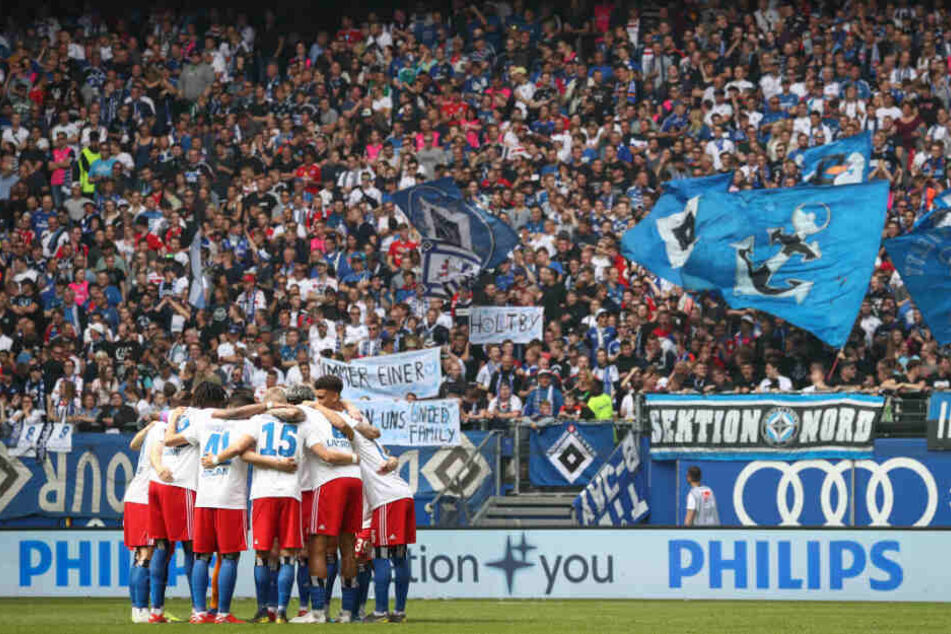 Vor der Partie schwor sich der HSV vor der Fankurve auf die Partie ein.