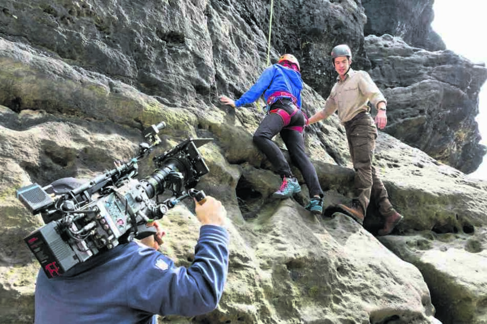 Bevor sich Philipp Danne (r.) an den Felsen traute, absolvierte er ein Klettertraining in Köln.