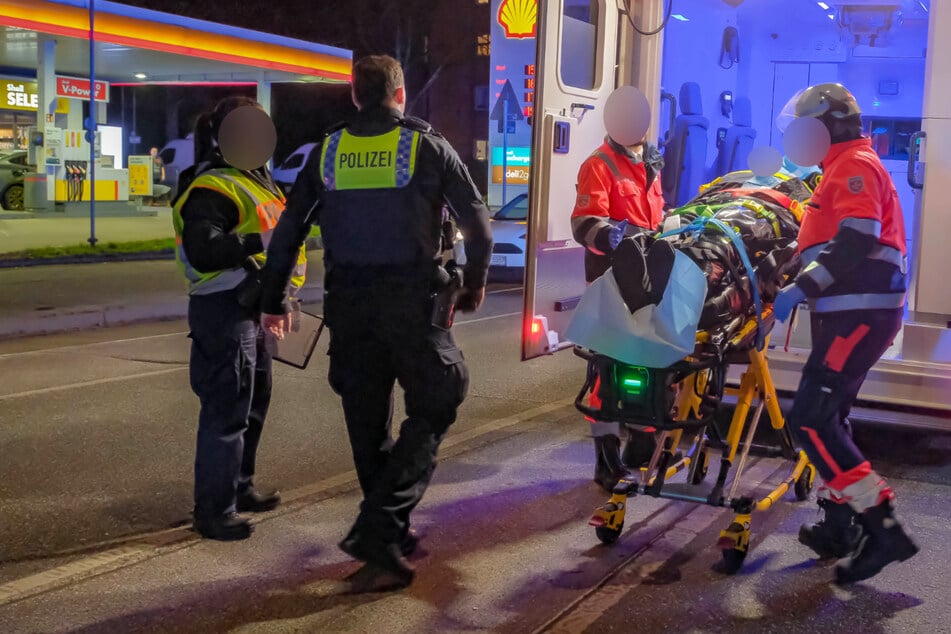 Mehrere Verletzte! Mercedes sorgt für "großes Trümmerfeld" nach Verfolgsungsjagd