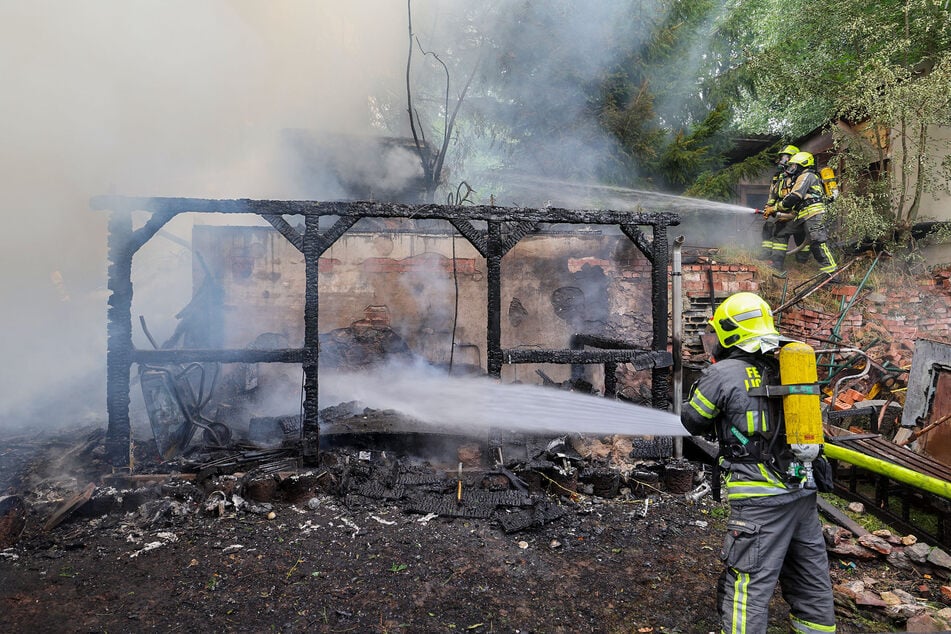 In Bernsdorf ist am Samstag ein Gartenhaus abgefackelt.