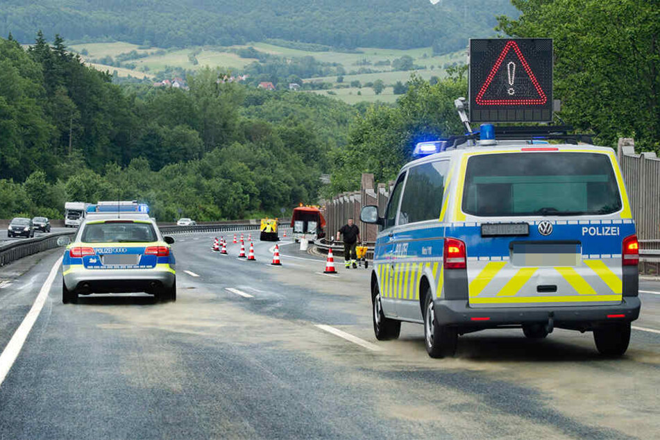 Nach der Beseitigung der Dieselspur auf der A38 zwischen Sangerhausen-West und Roßla ist die Fahrbahn frühzeitig freigegeben worden. (Symbolbild)