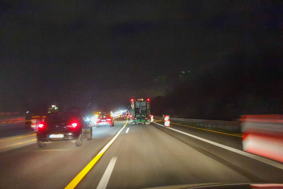Da momentan nur auf zwei Spuren gefahren werden kann, kommt es zu zusätzlichen Belastungen im Berufsverkehr.