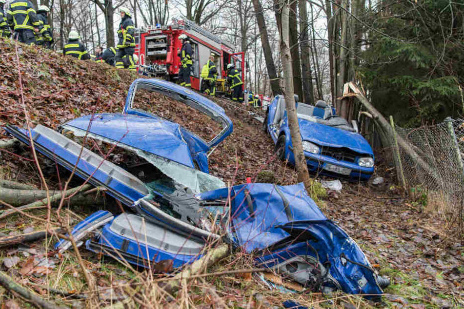Die Fahrerin des VW wurde bei dem Unfall schwer verletzt.