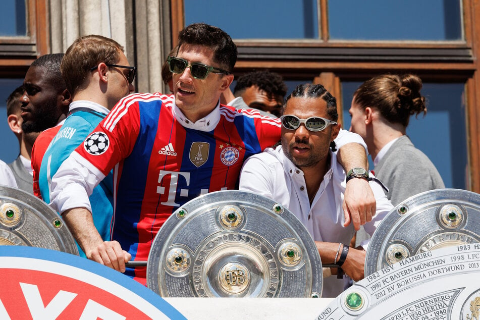 Robert Lewandowski (33, z lewej) i Serge Gnabry (26) wywołują obecnie zamieszanie w Bayernie Monachium.