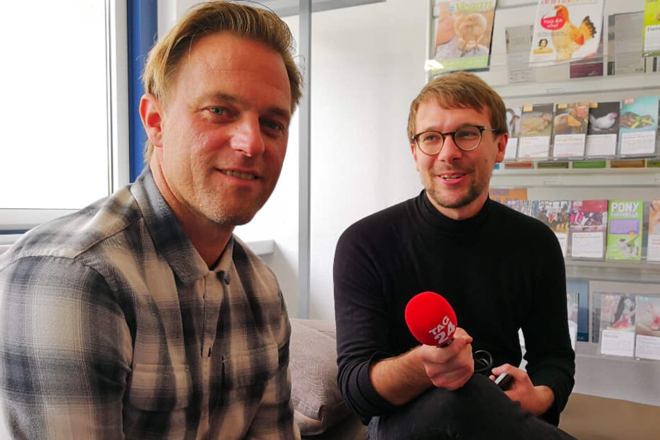 VfB-Legende Timo Hildebrand (l.) im Exklusiv-Interview mit TAG24-Redakteur Niklas Noack (r).