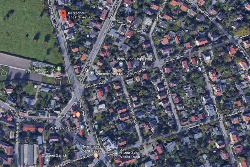 Gegenüber der Delitzscher Landstraße 100 (oben im Bild) soll die Seniorin gestürzt sein und sich den linken Arm gebrochen haben. Nach wie vor sucht die Polizei nach Zeugen und Ersthelfern.