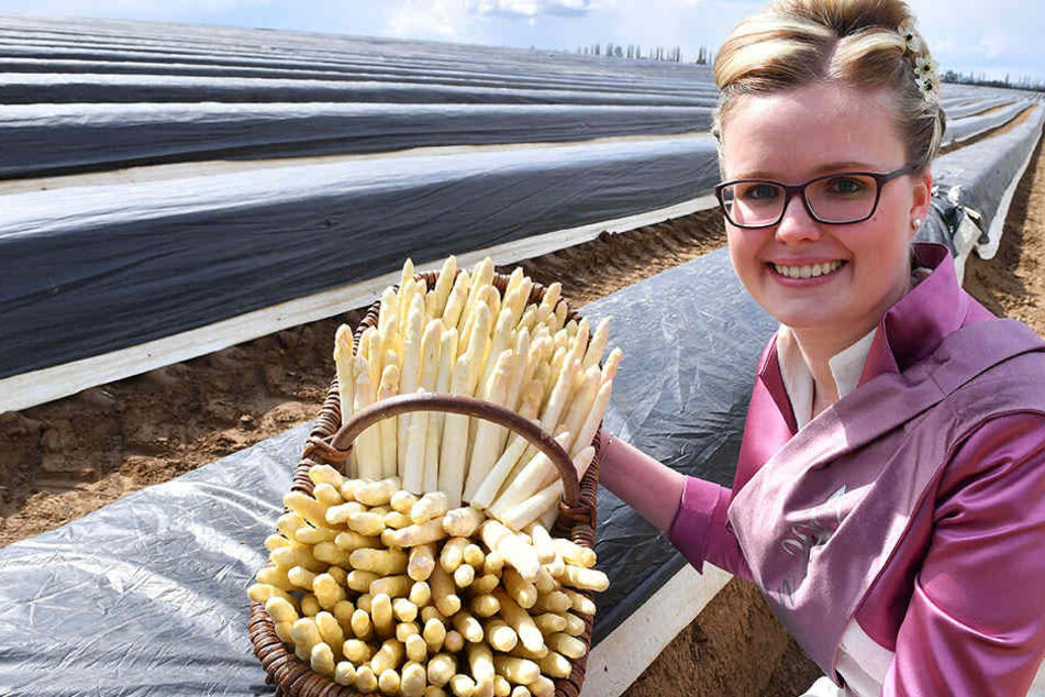 Spargel ist lecker und gesund: Das weiß auch Spargelkönigin Antonia Schiek aus Thüringen.