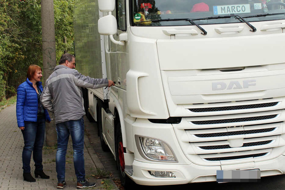 Da isses, Marcos riesengroßes bestes Stück. Daniela durfte mit auf die Spritztour im schneeweißen Sattelschlepper.