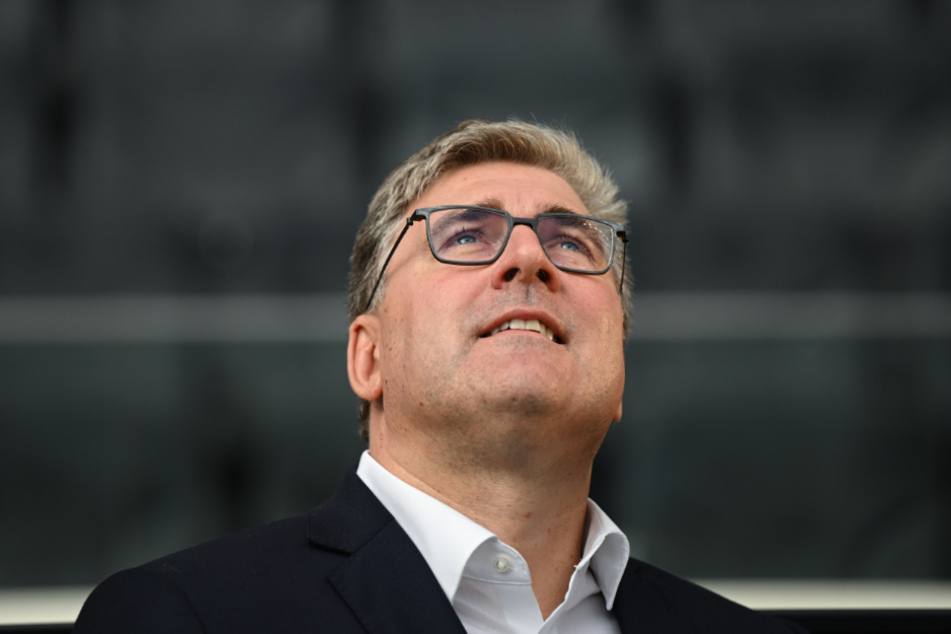 Eintracht Frankfurts Vorstandssprecher Axel Hellmann (51) wird auch in Zukunft weiter für die Adlerträger tätig sein.