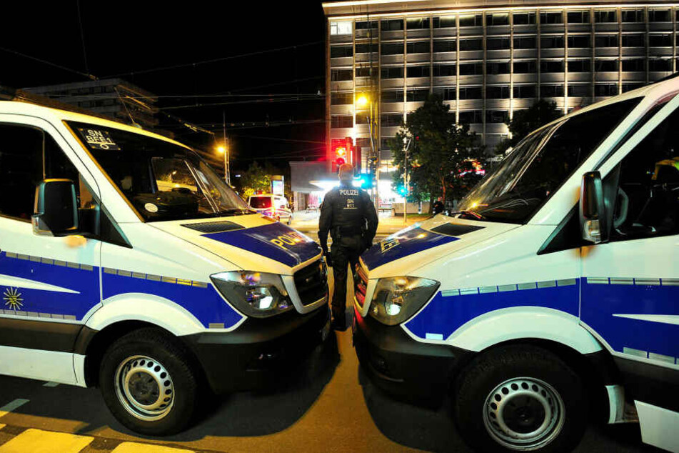Insgesamt waren 100 Polizisten und 20 Justizbeamte im Einsatz.