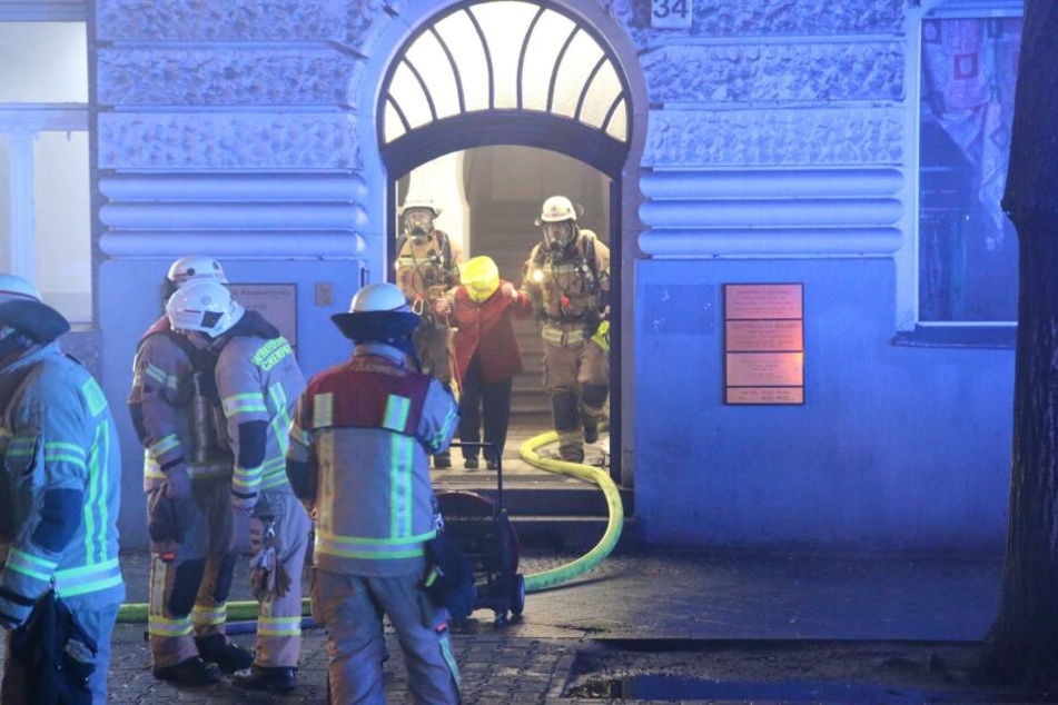 Die Bewohner eines Hauses in Berlin-Neukölln mussten vergangene Nacht das Gebäude wegen eines Kellerbrandes verlassen.