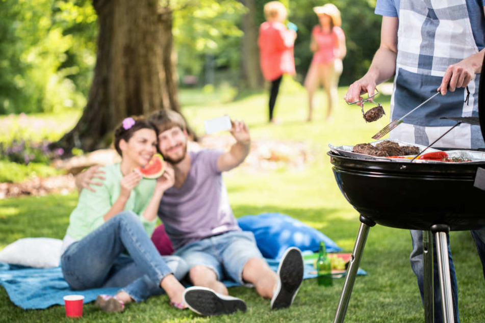Für das Grillen in Parks gibt es einige Regeln, in manchen Gemeinden ist es ganz verboten. (Symbolbild)