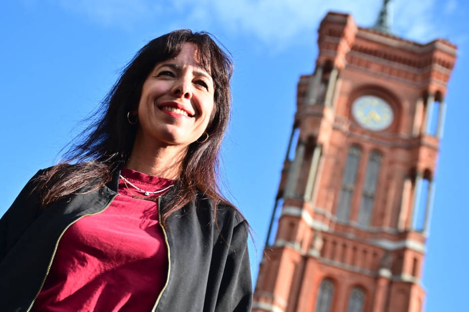 Sollte Elif Eralp (45, Linke) mit ihrer Partei im Roten Rathaus regieren, will Bayerns Ministerpräsident drastische Maßnahmen gegen Berlin ergreifen.