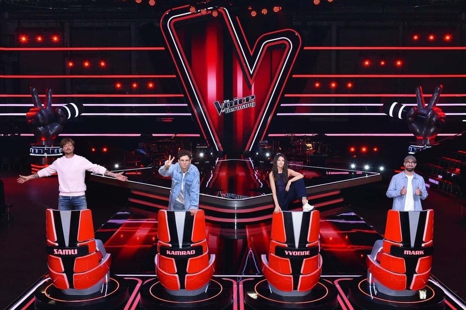 Hatten sich in einer Folge von "The Voice of Germany" gegenüber Giovanni Zarrella im Ton vergriffen: die Coaches Yvonne Catterfeld (44) und Mark Forster (41, r.) gemeinsam mit Samu Haber (48, l.) und Kamrad (27, 2. von links).