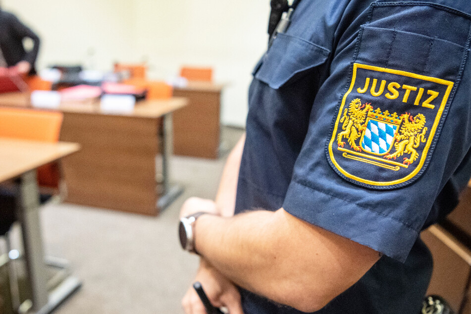 Nach dem antisemitischen Angriff an der Münchner Frauenkirche muss sich der mutmaßliche Täter vor Gericht verantworten. (Symbolbild)
