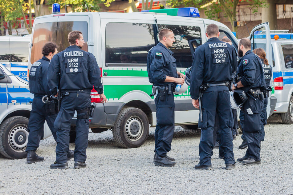 Razzien in Köln und München: Polizei nimmt Schleuser-Trio fest