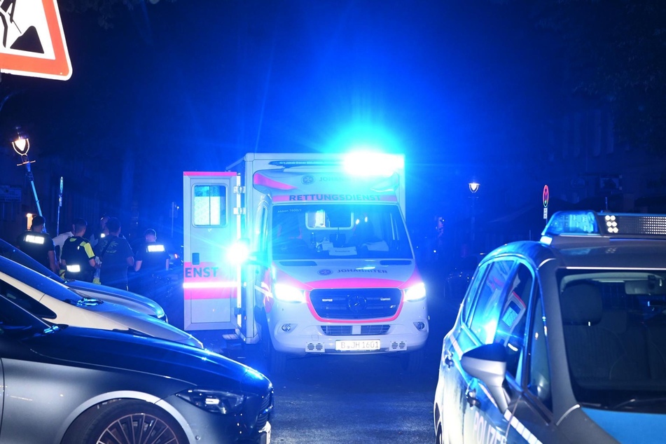 Einer der Männer wurde mit einem Messer verletzt und musste ins Krankenhaus.