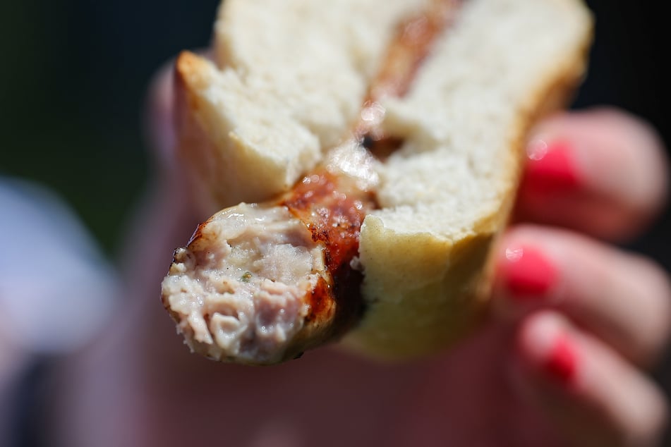 Am Donnerstag wird die Eröffnung unter anderem mit einem kostenlosen Bratwurststand gefeiert. (Symbolbild)