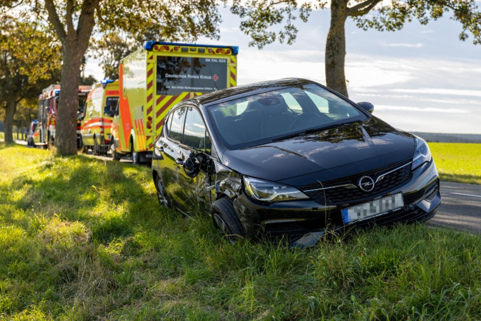 Unfall im Vogtland: Opel landet im Graben