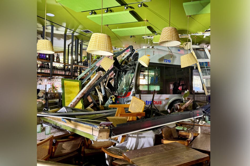 Glücklicherweise befand sich zum Unfallzeitpunkt niemand im Inneren des Restaurants.