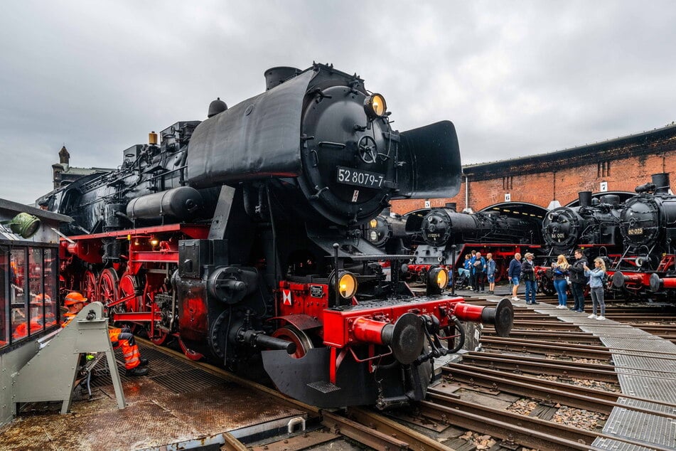 Mehr als 50 historische Lokomotiven können Besucher beim Heizhausfest in Chemnitz aus nächster Nähe bestaunen.