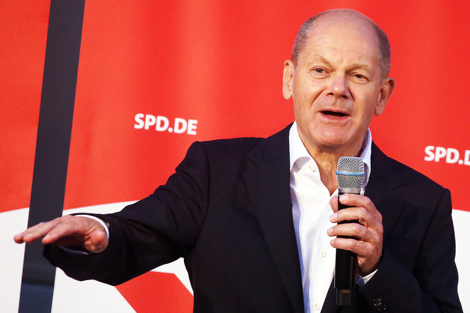 Olaf Scholz (63, SPD) sieht sich als "Versuchskaninchen" bei der Corona-Impfung. Das "Experiment" glückte.