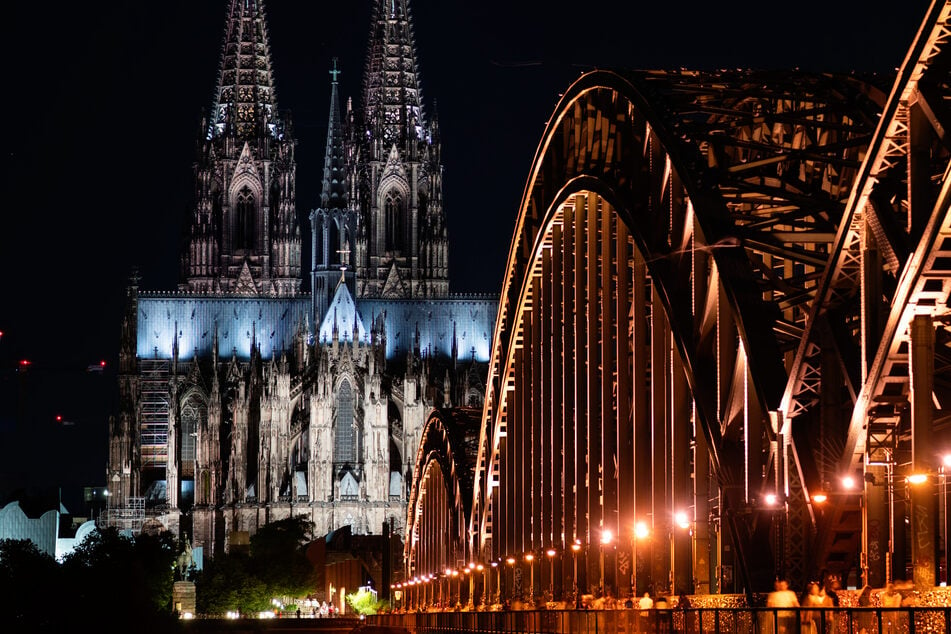 Nach zwei Jahren Dunkelheit: In Köln geht heute endlich wieder das Licht an!