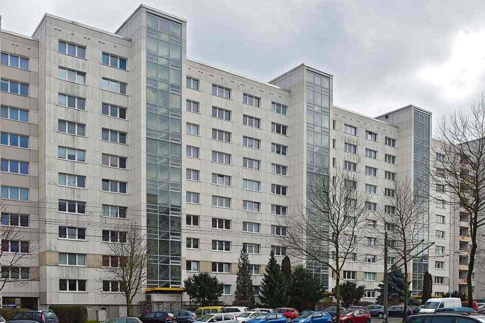 Im Vonovia-Zehngeschosser an der Prohliser Allee 21 müssen 40 Haushalte seit zehn Tagen ohne Fahrstuhl klar kommen.