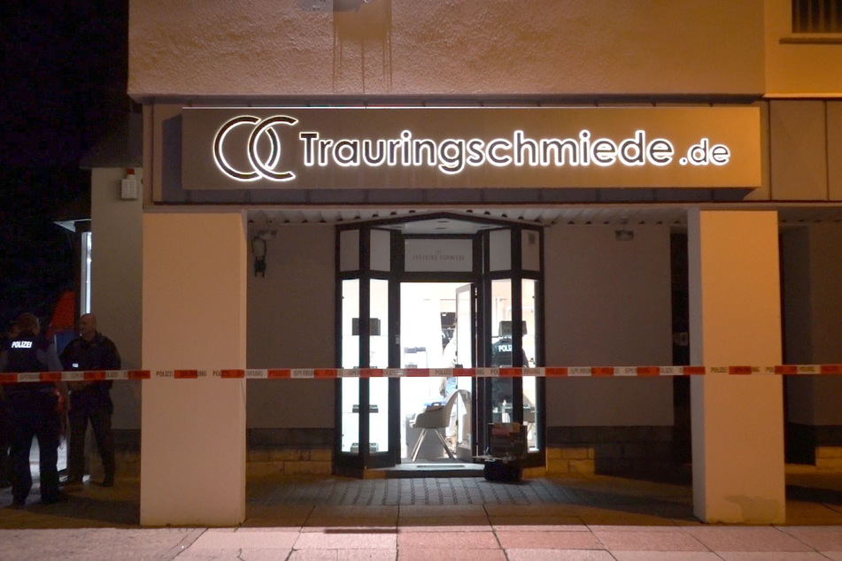 Die Polizei sucht nun mit Bildern der Überwachungskamera nach dem Täter.