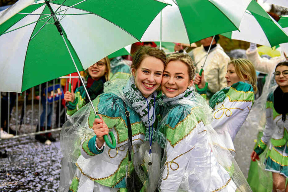Auch in Schirgiswalde waren die Narren trotz des Wetters unterwegs.