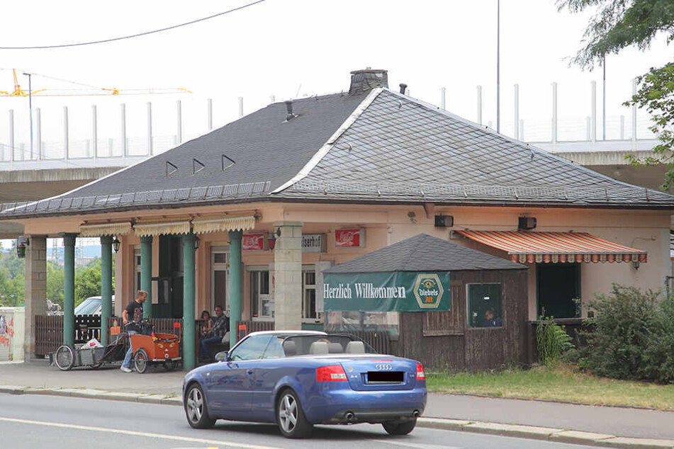 Tatort Huschhalle. Immer wieder rückt die Polizei zur Trinkerhalle aus. Im September 2017 starb hier der Ungar Geza L. (61).
