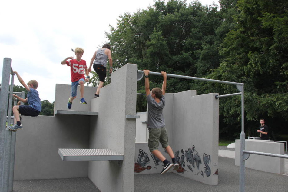 Natürlich wurde die Parkour-Anlage mit all ihren Elementen sofort in Beschlag genommen.