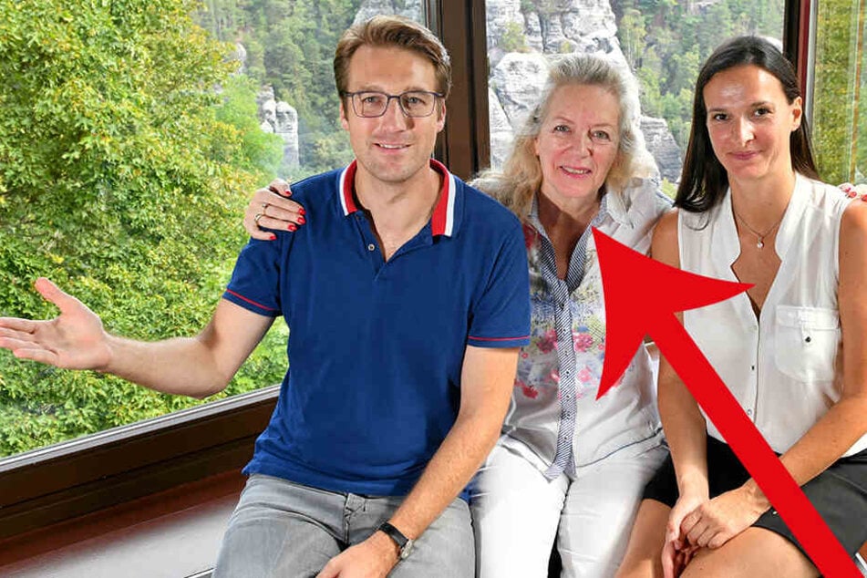 Petra Reiße-Morgenstern (61, Mitte) bewirtet und beherbergt mit Sohn Kai (34) und Schwiegertochter Stefania (42) die Bastei-Gäste.