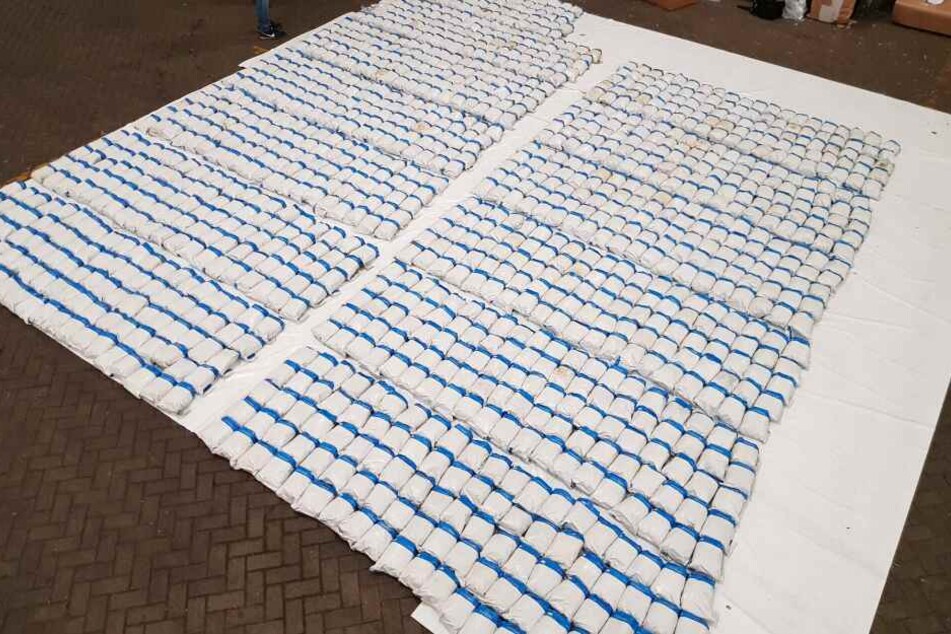 Die Polizei stellte 1,3 Tonnen Heroin mit einem Wert von etwa 132 Millionen Euro sicher.