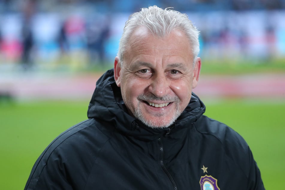 Pavel Dotchev (57) ist wieder Trainer beim FC Erzgebirge Aue.
